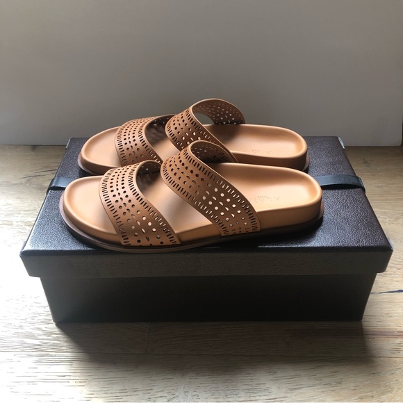 Alaia perforated leather slides size 38.5 New with box - Picture 7 of 10